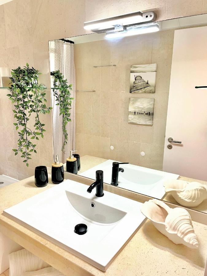 Detailed - In Vilamoura's Heart * Vilamoura
